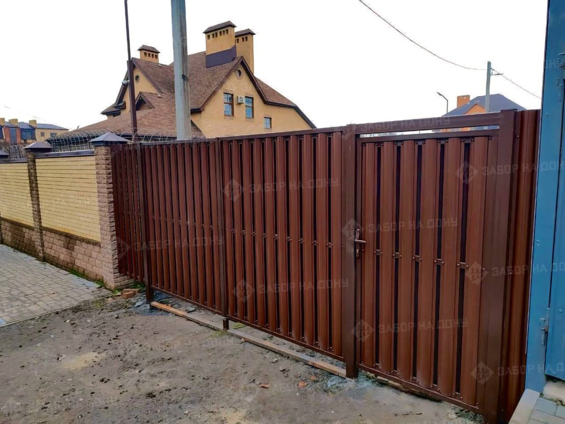 Ворота с калиткой для частного дома и дачи  в Антраците